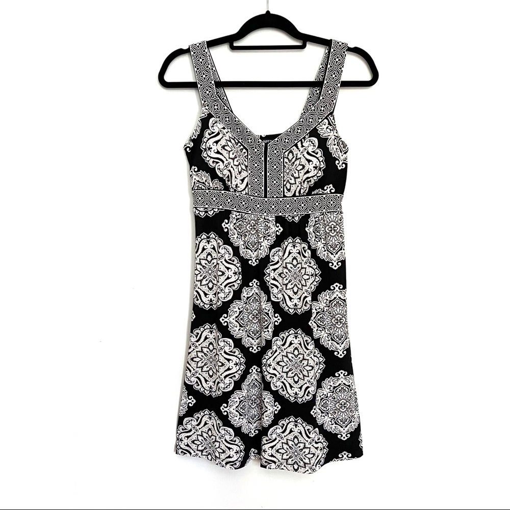 Apt 9 Neutral White Black Tan Patterned Fit and Flare Mini Dress V Neck XS